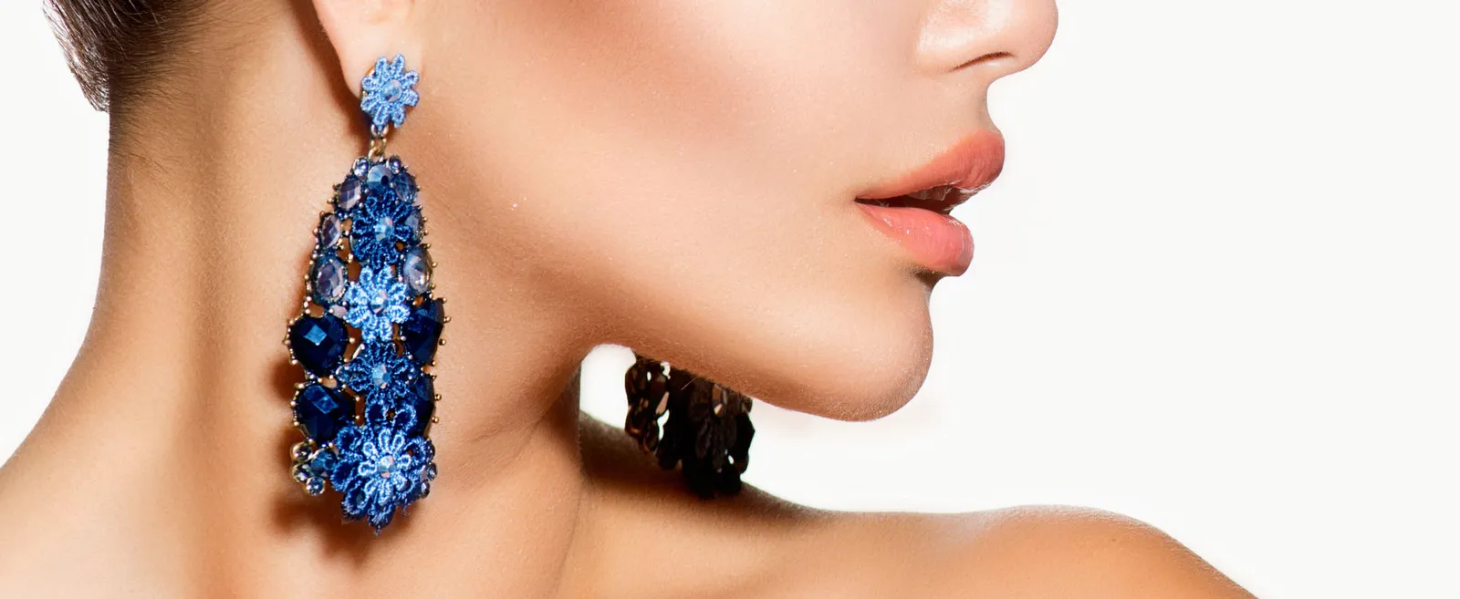 BEAUTIFUL HOLLYWOOD JEWELLERY